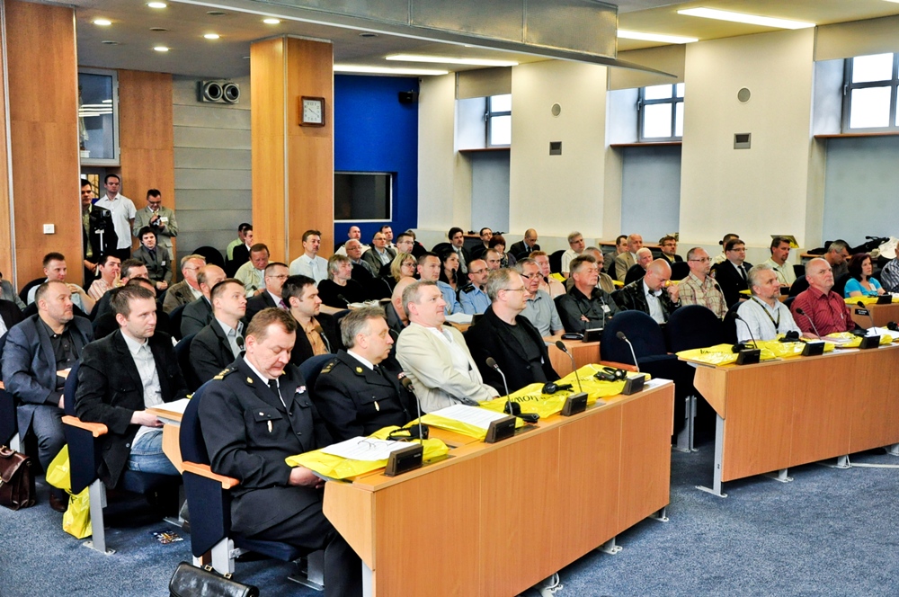 Uczestnicy I edycji konferencji "Miasto monitorowane" w sali sesyjnej Urzędu Miasta w Częstochowie